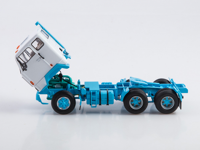 Macheta cap tractor Volvo F89 6x2 cu axa liftanta, scara 1:43 [8]