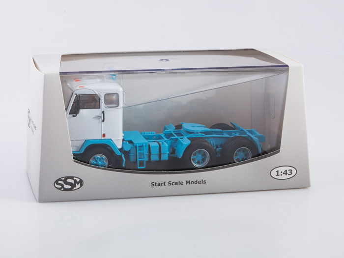 Macheta cap tractor Volvo F89 6x2 cu axa liftanta, scara 1:43 [10]
