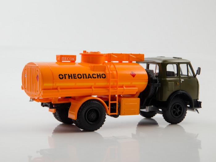 Macheta cisterna Ac-8 pe sasiu MAZ-500A, scara 1:43 [5]