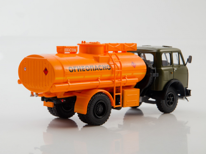 Macheta cisterna Ac-8 pe sasiu MAZ-500A, scara 1:43 [3]