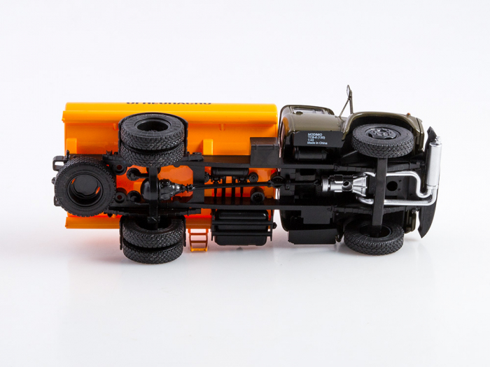 Macheta cisterna de combustibil TSV-6 pe sasiu Zil 130, scara 1:43 [5]