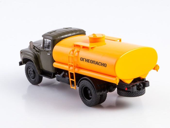 Macheta cisterna de combustibil TSV-6 pe sasiu Zil 130, scara 1:43 [4]