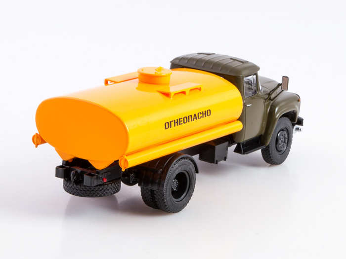 Macheta cisterna de combustibil TSV-6 pe sasiu Zil 130, scara 1:43 [3]