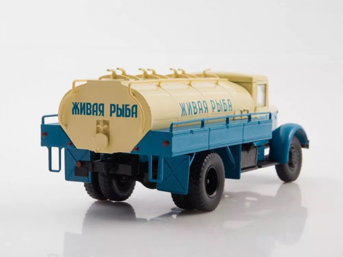 Macheta cisterna pentru transportului de peste viu pe sasiu MAZ-200D, scara 1:43 [2]