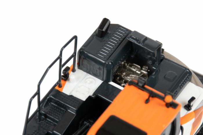 Macheta excavator pe pneuri Develon DX165, scara 1:50 [2]