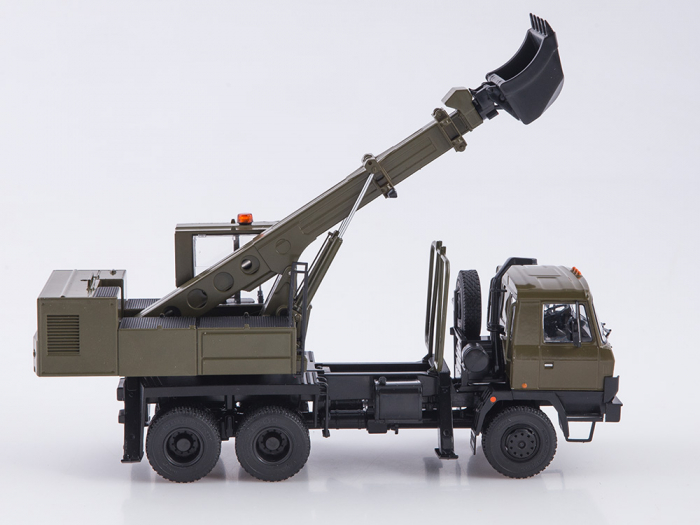 Macheta excavator UDS-114A pe sasiu Tatra 815, scara 1:43 [8]