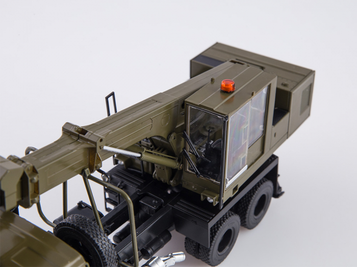 Macheta excavator UDS-114A pe sasiu Tatra 815, scara 1:43 [5]