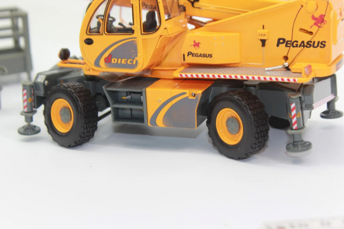 Macheta manipulator telescopic Dieci Pegasus 40,25, scara 1:32 [4]