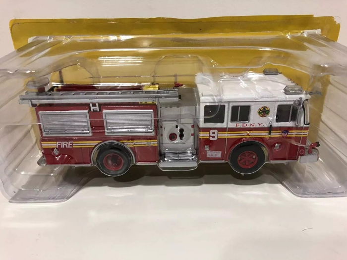 Macheta masina de pompieri Seagrave 2003, scara 1:43 [3]