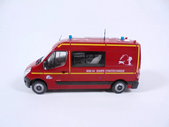 Macheta masina pompieri cu echipaj canin Renault Master Van, scara 1:43 [2]