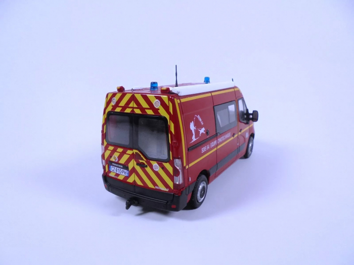 Macheta masina pompieri cu echipaj canin Renault Master Van, scara 1:43 [3]