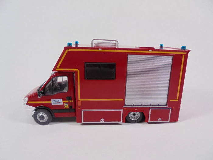 Macheta masina pompieri Iveco Daily Van, scara 1:43 [2]