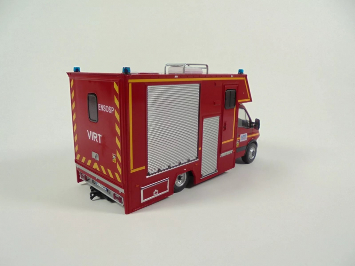 Macheta masina pompieri Iveco Daily Van, scara 1:43 [3]