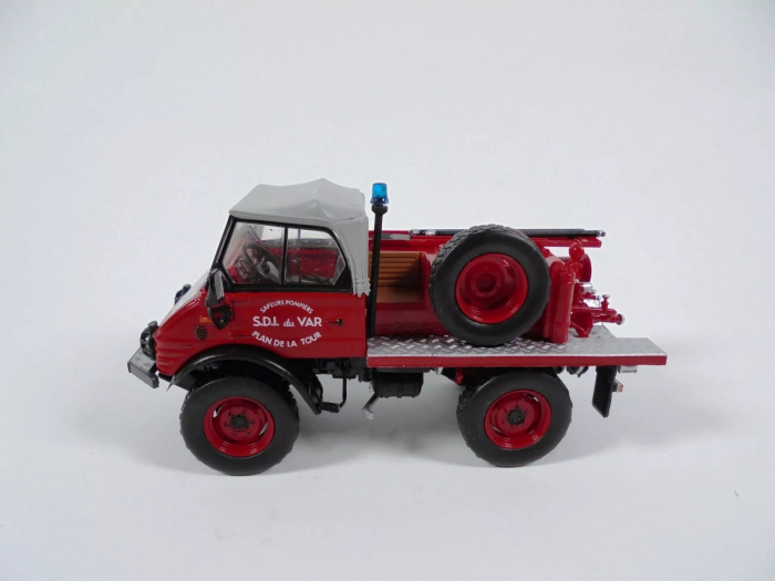 Macheta masina pompieri Mercedes Benz Unimog 421, scara 1:43 [2]