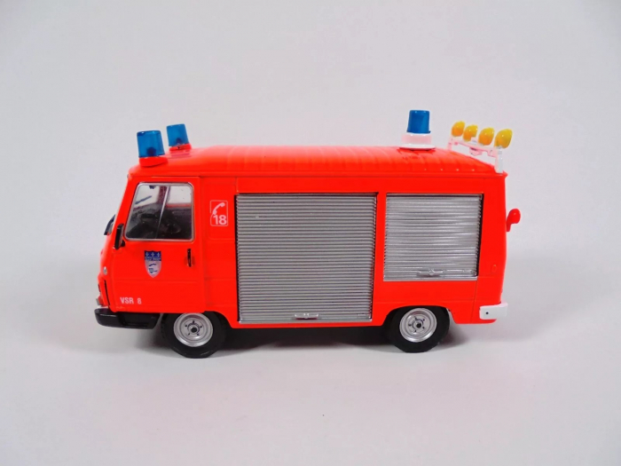 Macheta masina pompieri Peugeot J9 Van, scara 1:43 [2]