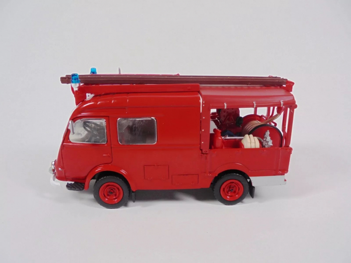 Macheta masina pompieri Renault 1000kg, scara 1:43 [2]
