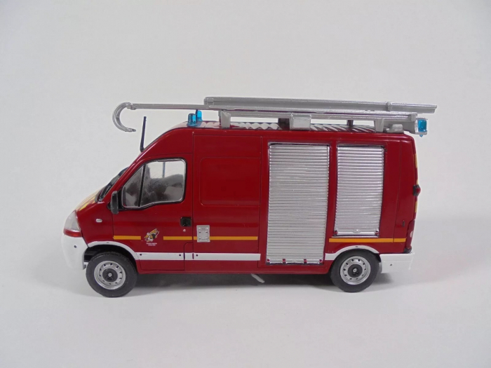 Macheta masina pompieri Renault Master, scara 1:43 [2]