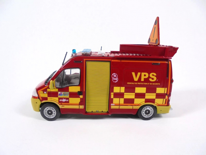 Macheta masina pompieri Renault Master Van, scara 1:43 [2]