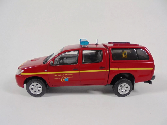 Macheta masina pompieri Toyota Hilux, scara 1:43 [2]