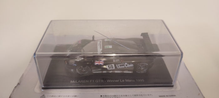 Macheta McLaren F1 GTR, scara 1:43 - vitrina fisurata [1]