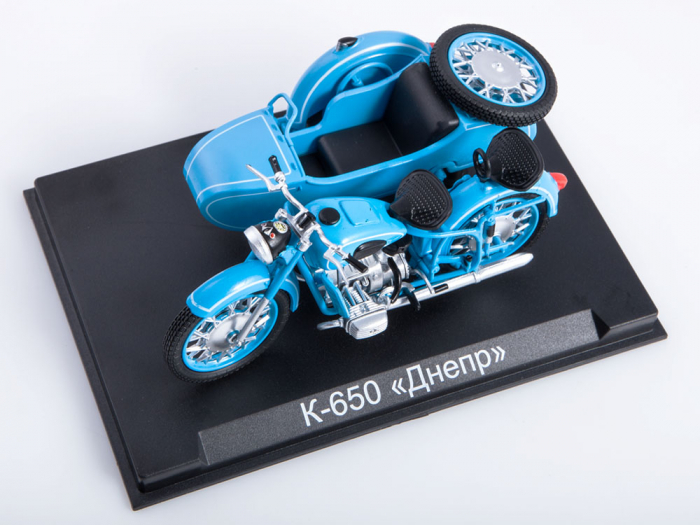 Macheta motocicleta ruseasca cu atas Dnepr K-650, scara 1:24 [6]