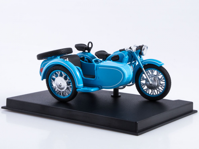 Macheta motocicleta ruseasca cu atas Dnepr K-650, scara 1:24 [2]