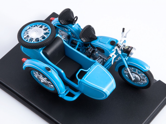 Macheta motocicleta ruseasca cu atas Dnepr K-650, scara 1:24 [5]