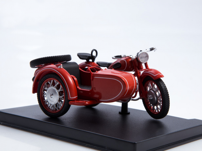 Macheta motocicleta ruseasca cu atas Dnepr K-750, scara 1:24 [2]