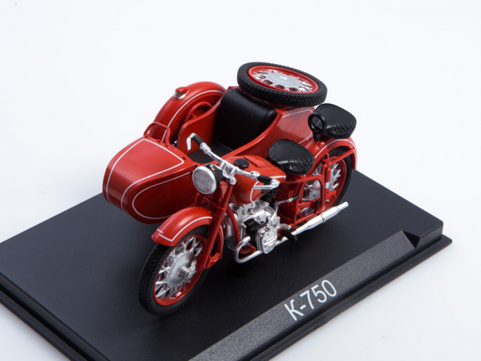 Macheta motocicleta ruseasca cu atas Dnepr K-750, scara 1:24 [4]