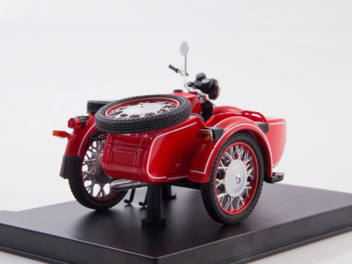 Macheta motocicleta ruseasca cu atas Dnepr MT-10, scara 1:24 [3]