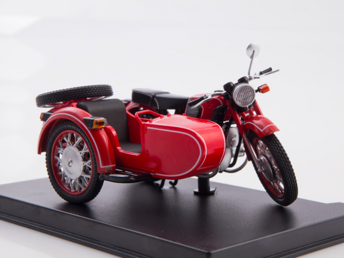 Macheta motocicleta ruseasca cu atas Dnepr MT-10, scara 1:24 [4]
