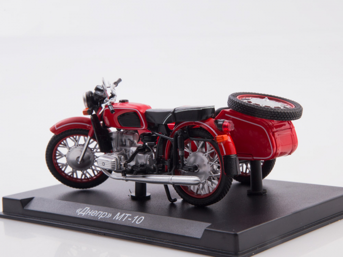 Macheta motocicleta ruseasca cu atas Dnepr MT-10, scara 1:24 [2]