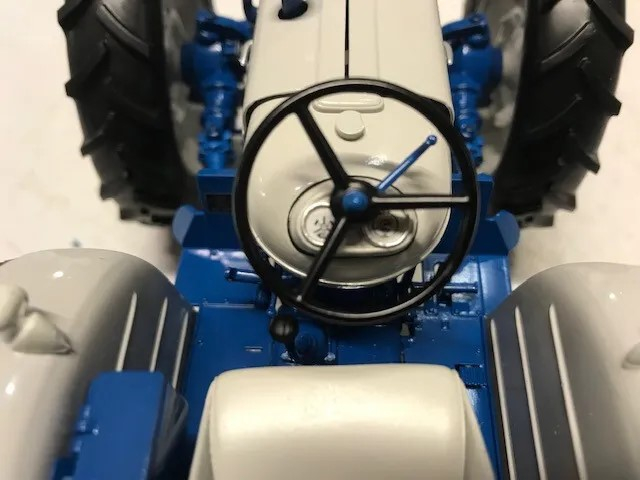 Macheta tractor Ford County Super, scara 1:16 [8]