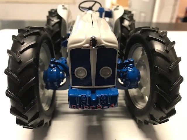 Macheta tractor Ford County Super, scara 1:16 [7]