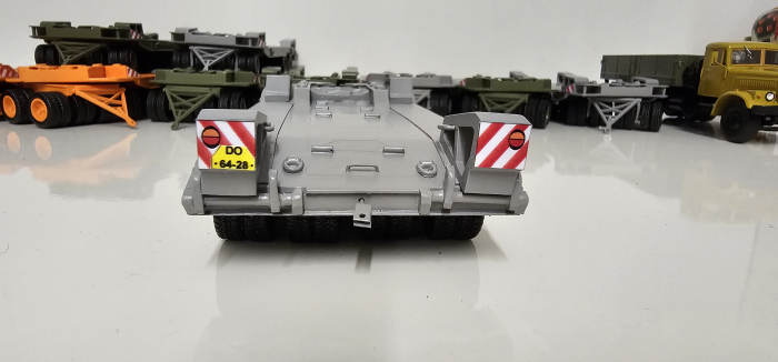 Macheta trailer P32 3 axe, scara 1:43 [3]