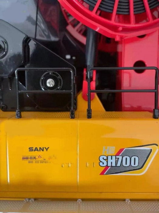 Macheta utilaj pentru sapat pereti mulati Sany SH700, scara 1:35 [7]