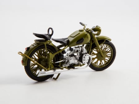 Macheta motocicleta ruseasca M-72, scara 1:24 [7]