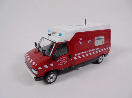 Machete autoturisme - Macheta ambulanta de pompieri Peugeot J5 Maxum, scara 1:43