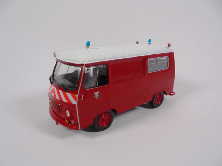 Machete autoturisme - Macheta ambulanta de pompieri Peugeot J7, scara 1:43