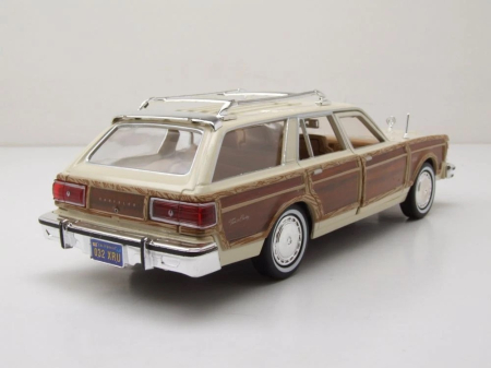 Macheta auto Chrysler Le Baron Town, scara 1:24 [1]
