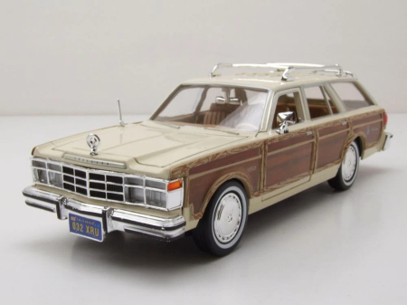 Machete autoturisme - Macheta auto Chrysler Le Baron Town, scara 1:24