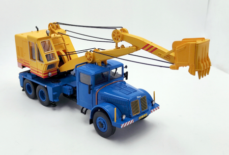 Machete utilaje pentru terasamente - Macheta auto excavator Tatra 111 D030, scara 1:43