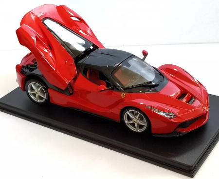 Macheta auto Ferrari LaFerrari 2013, scara 1:24 [1]