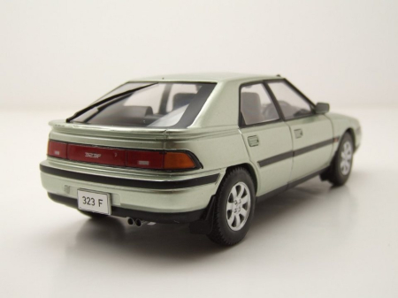 Macheta auto Mazda 323 F, scara 1:24 [1]