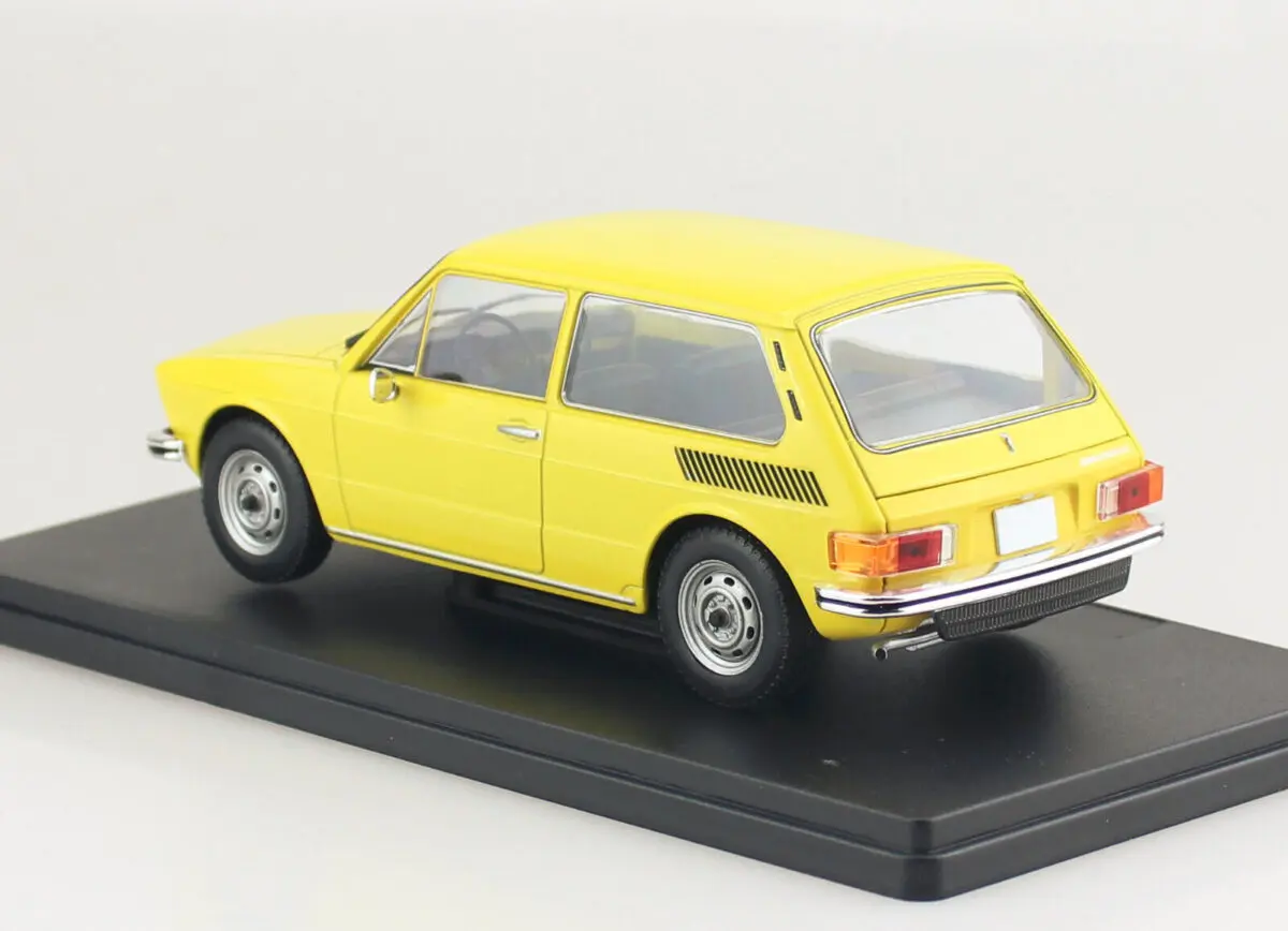 Macheta auto Volkswagen Brasilia 1974, scara 1:24 [1]