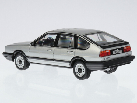 Macheta auto Volkswagen Passat B2, scara 1:43 [2]
