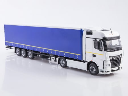 Macheta cap tractor Kamaz 54901 cu semiremorca cu prelata, scara 1:43 [1]