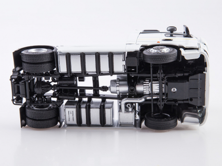 Macheta cap tractor Kamaz 54901 cu semiremorca cu prelata, scara 1:43 [9]
