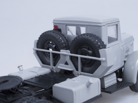Machete camioane - Macheta cap tractor Maz-200V, scara 1:43