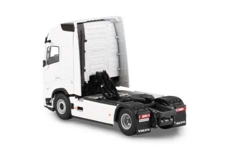 Macheta cap tractor Volvo FH Aero Globetrotter scara 1:50 [2]